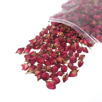 50g 100g 250g Természetes Rendes Szárított Vörös Rózsa Bimbó Virág Mini Rózsa Bud DIY Esküvői Dekorációs Konfetti Kézműves Illatos Fürdő